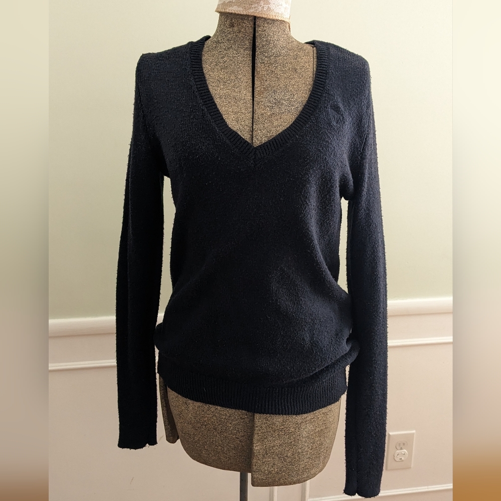 Abercrombie & Fitch Navy Blue Light V-Neck Sweater. Size M